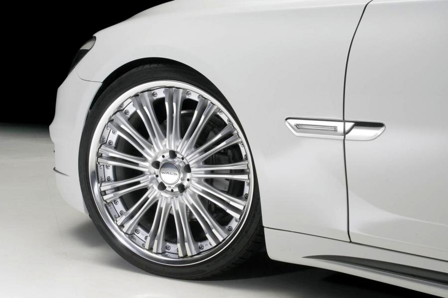  BMW 7-Series by Wald 2010 года  (фото 11 из 15)